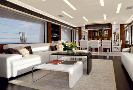 Azimut Grande 100 يخت ديناميكي يحضن المالك، ضيوفه والطاقم